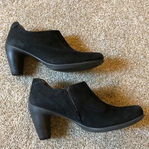 ECCO Suede Short Black Boot